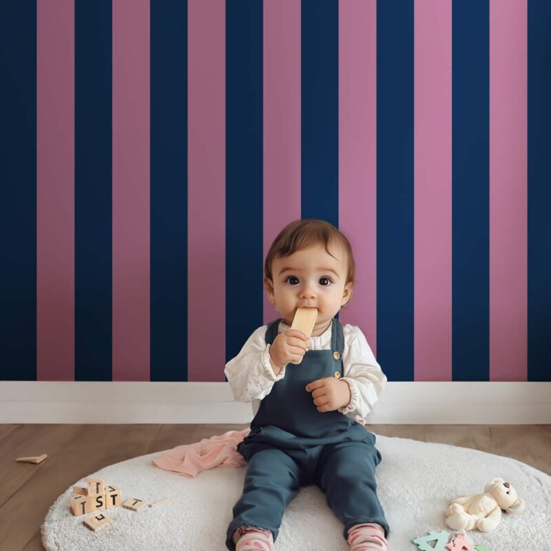 Papier peint coloré rayures bleu marine et rose