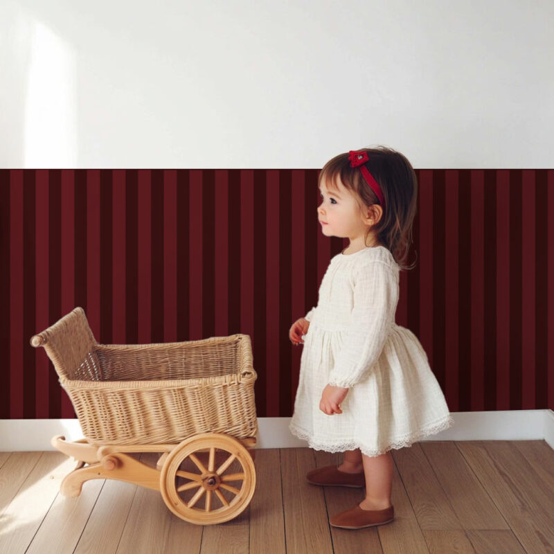 Papier peint tendance rayures bordeaux